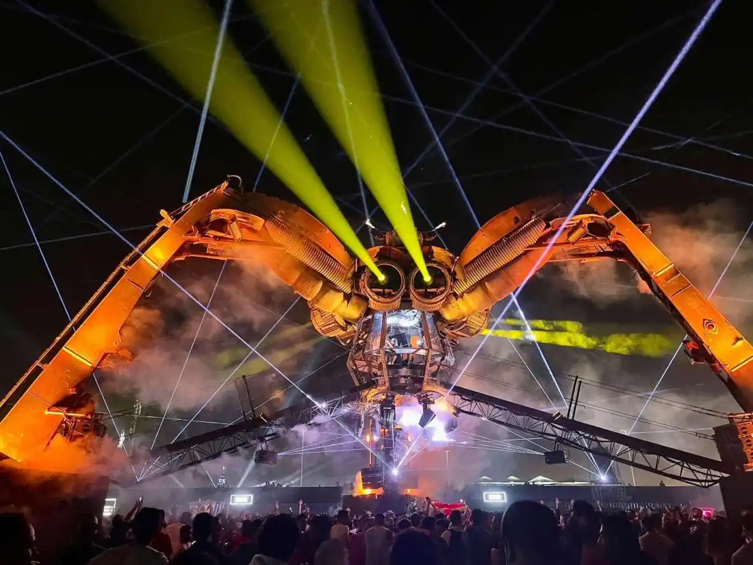 Laser beams over the Spider Stage, Qatar 2022