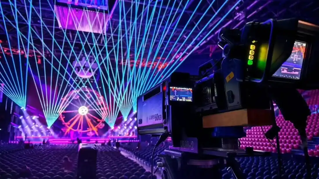 TV camera in the foreground and a laser show in Arena 8888