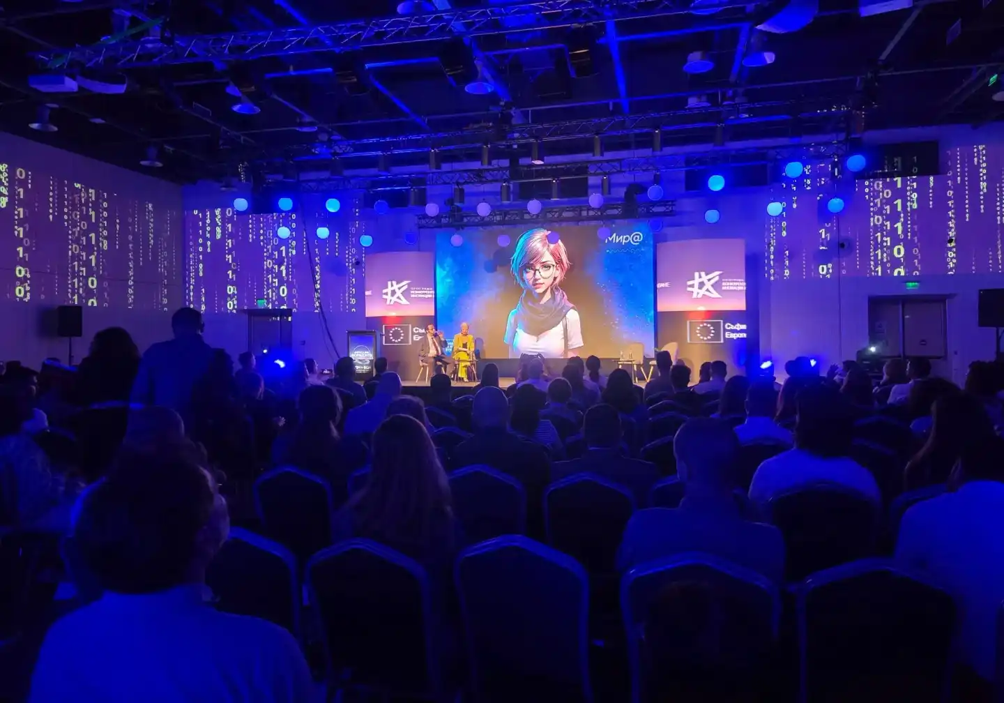 Конферентна зала с централен LED екран и две LED колони P1.866