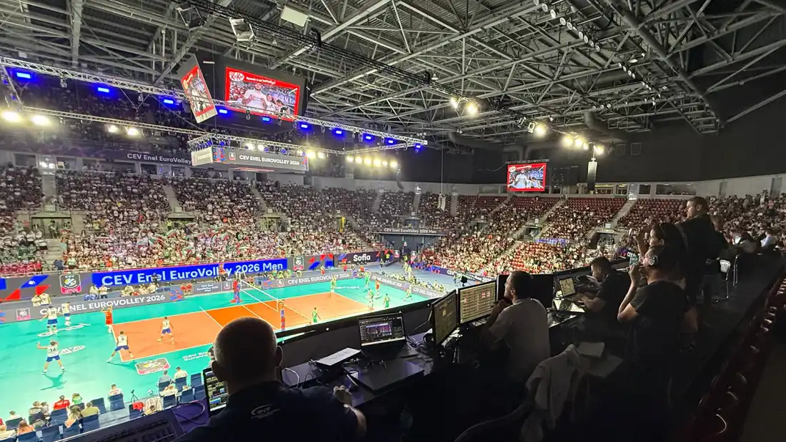Арена 8888 от горните редове: LED куб над терена и малък екран 7 × 4 м в дъното - защо 7 метра не стигат за арена