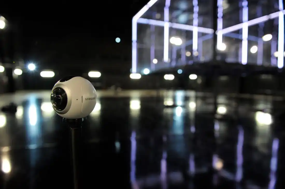 Samsung 360° camera up close on the set
