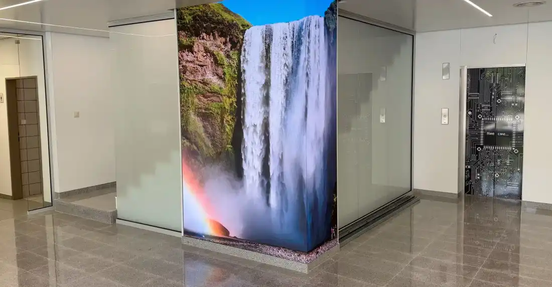 P2 LED screen around a right angle with no visible seam - Festo