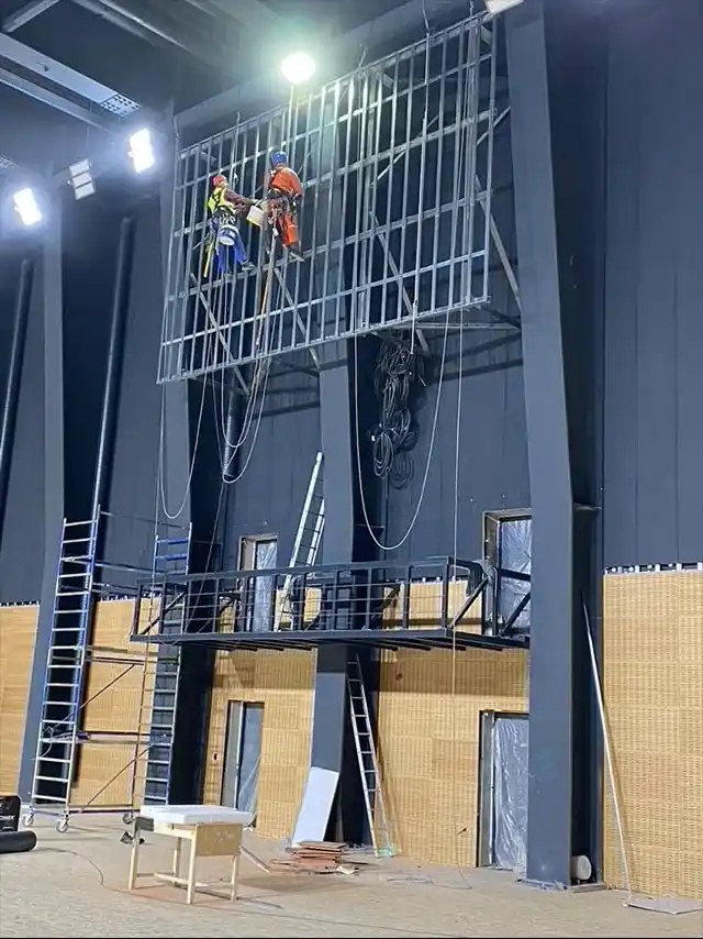 Монтаж на LED екран с алпийски достъп - Garitage Park