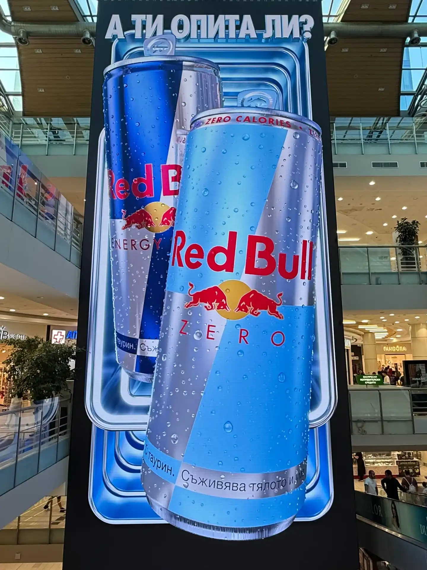 144 m² P3.9 LED screen under the glass roof of The Mall’s atrium, behind the lifts